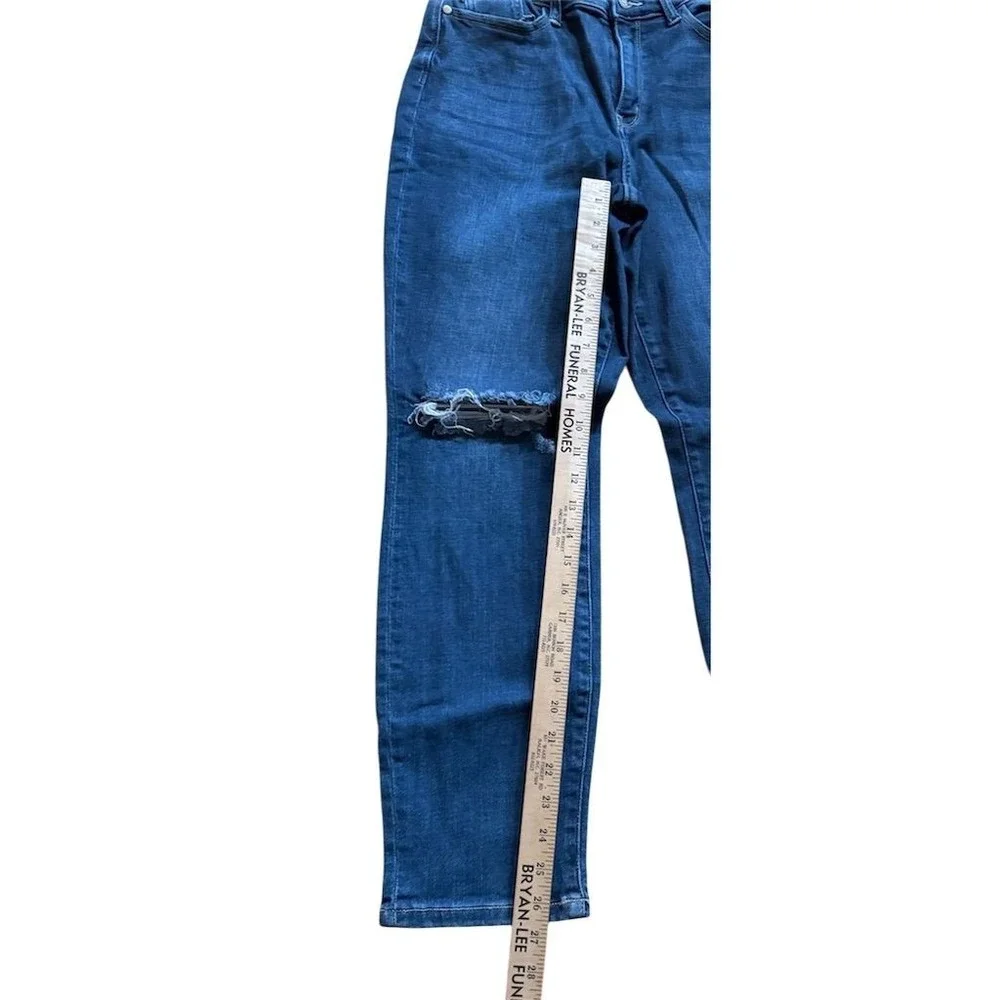 Judy Blue Women's Distressed Straight Jeans Size 9x29 Blue Medium‎ Wash denim